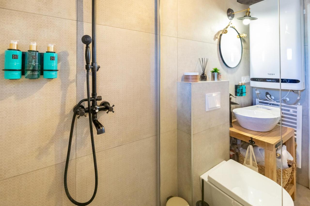 Luxury Leni Guest House ムルテル エクステリア 写真
