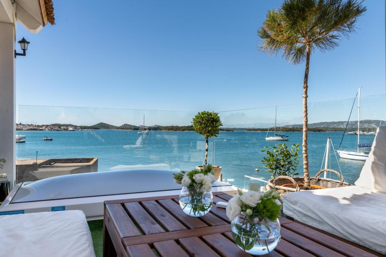 Luxury Leni Guest House ムルテル エクステリア 写真